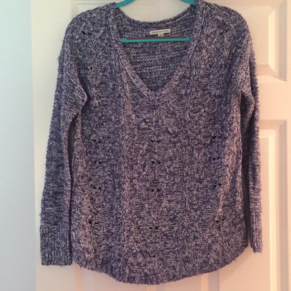 American Eagle Vneck sweater - Picture 1 of 4